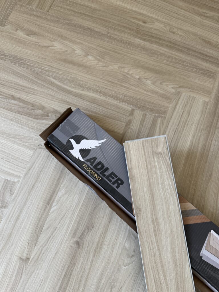 รูปประกอบ adler flooring